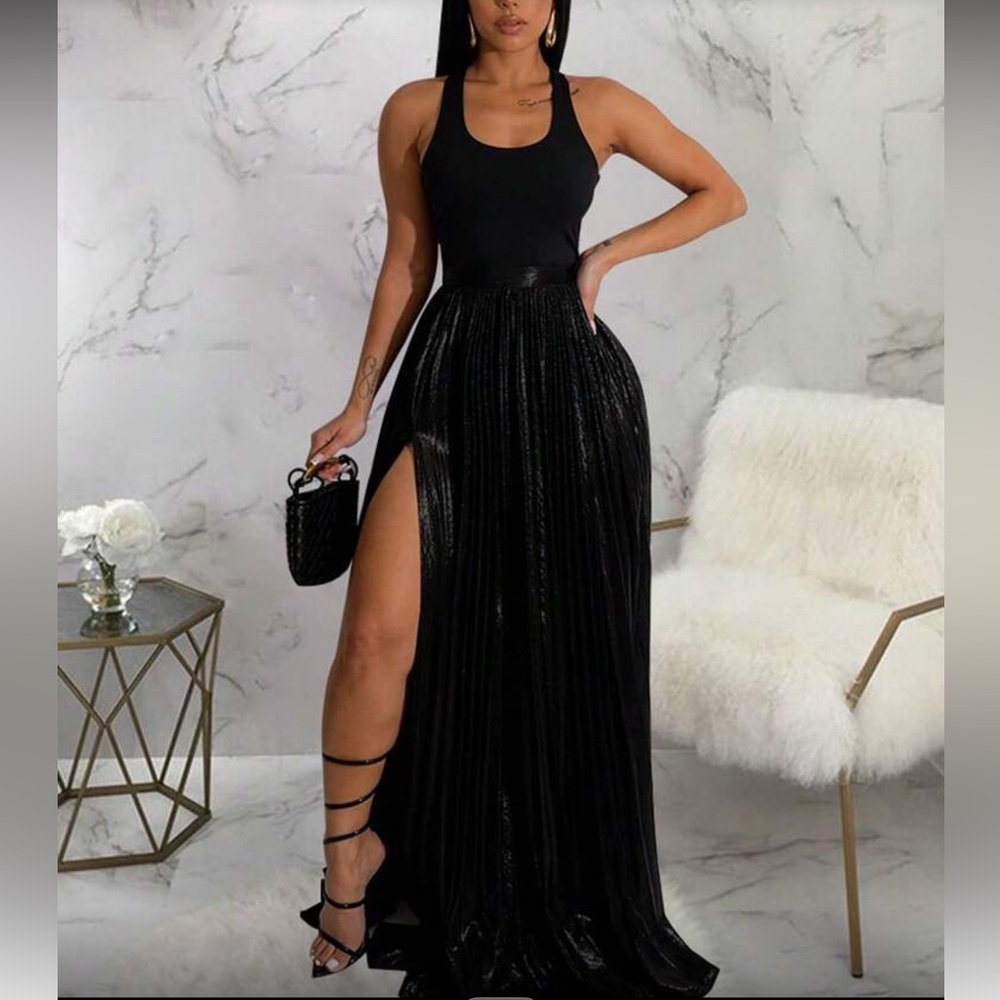 Elegant Black Pleated Maxi Skirt
